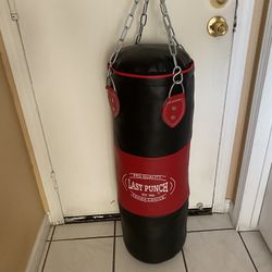 PUNCHING BAG BRAND NEW 70 POUNDS FILLED FOR BOXING 🥊 🔥🔥