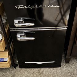 Frigidaire Mini Fridge 