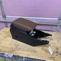 2020-2022 Subaru Outback Limited Center Arm Rest ( Brown Leather) 