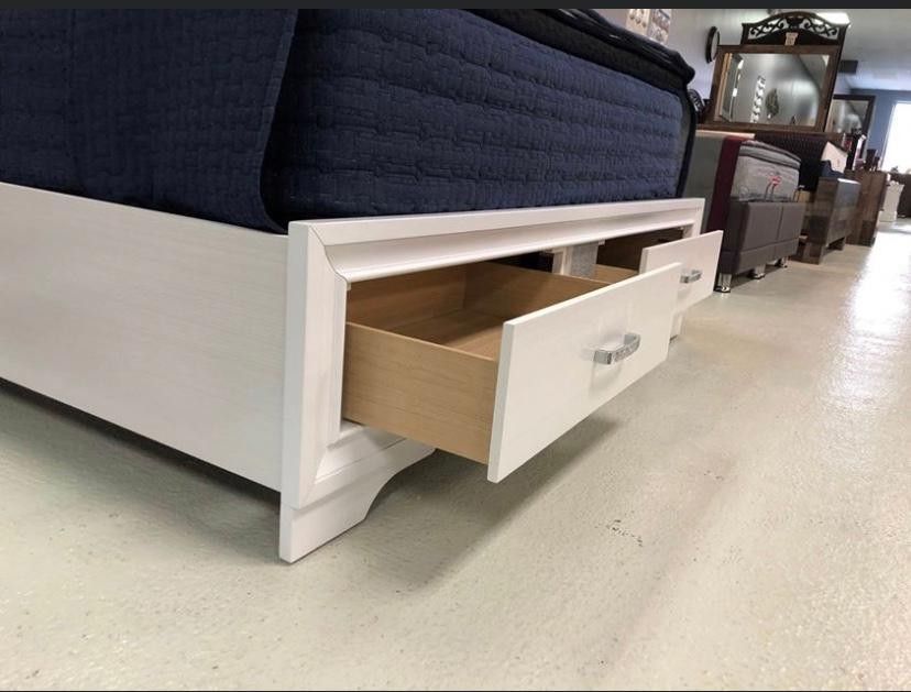 ^Ashley Queen bedroom set 4 piece storage)