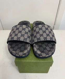 Gucci slides size 42