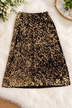 ✨ Banana Republic Black & Gold Sequin Holiday Midi Skirt ✨