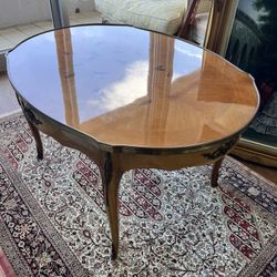 Beautiful mid-century Italian oval coffee table with intricate brass-inlaid wood design - 38” x 28” 