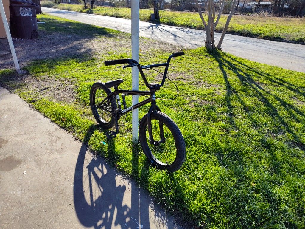 SUNDAY BLUEPRINT BMX BIKE 20 AND 1/2 TOP TUBE