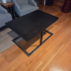 Airdon Coffee / End Table. 