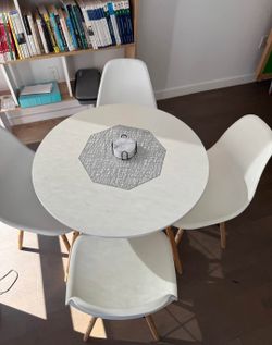 Dining Set Table With 4 Chairs Like New 