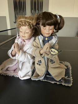 Geppeddo Praying Porcelain Dolls