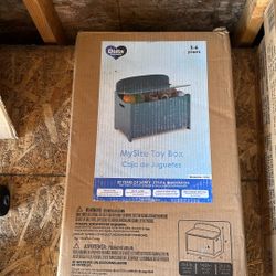 Aqua toy box 