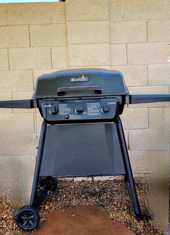 BBQ GRILL WITH 3 BURNERS 