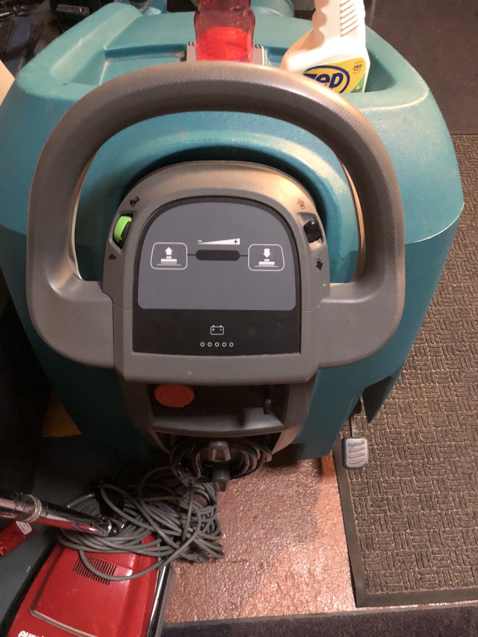 Heavy duty floor Machine