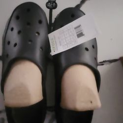Women Size 8 Crocs Slip On Black