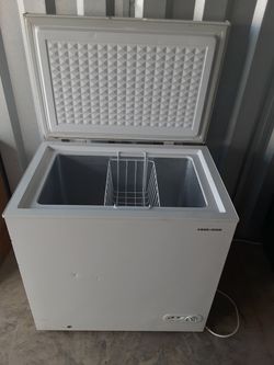 Chest Freezer for Sale in Waldorf, MD - OfferUp