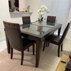 Cindy Crawford Dining Table With Chairs 