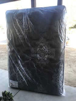 Full mattress and box READ DESCRIPTION