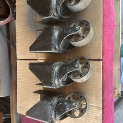5” High Metal Casters Whit Square Box 3-1/2”x3-1/2” All Metal Heavy Duty  75 Dls For All 4 Don’t Sale Separated Hablo Español 