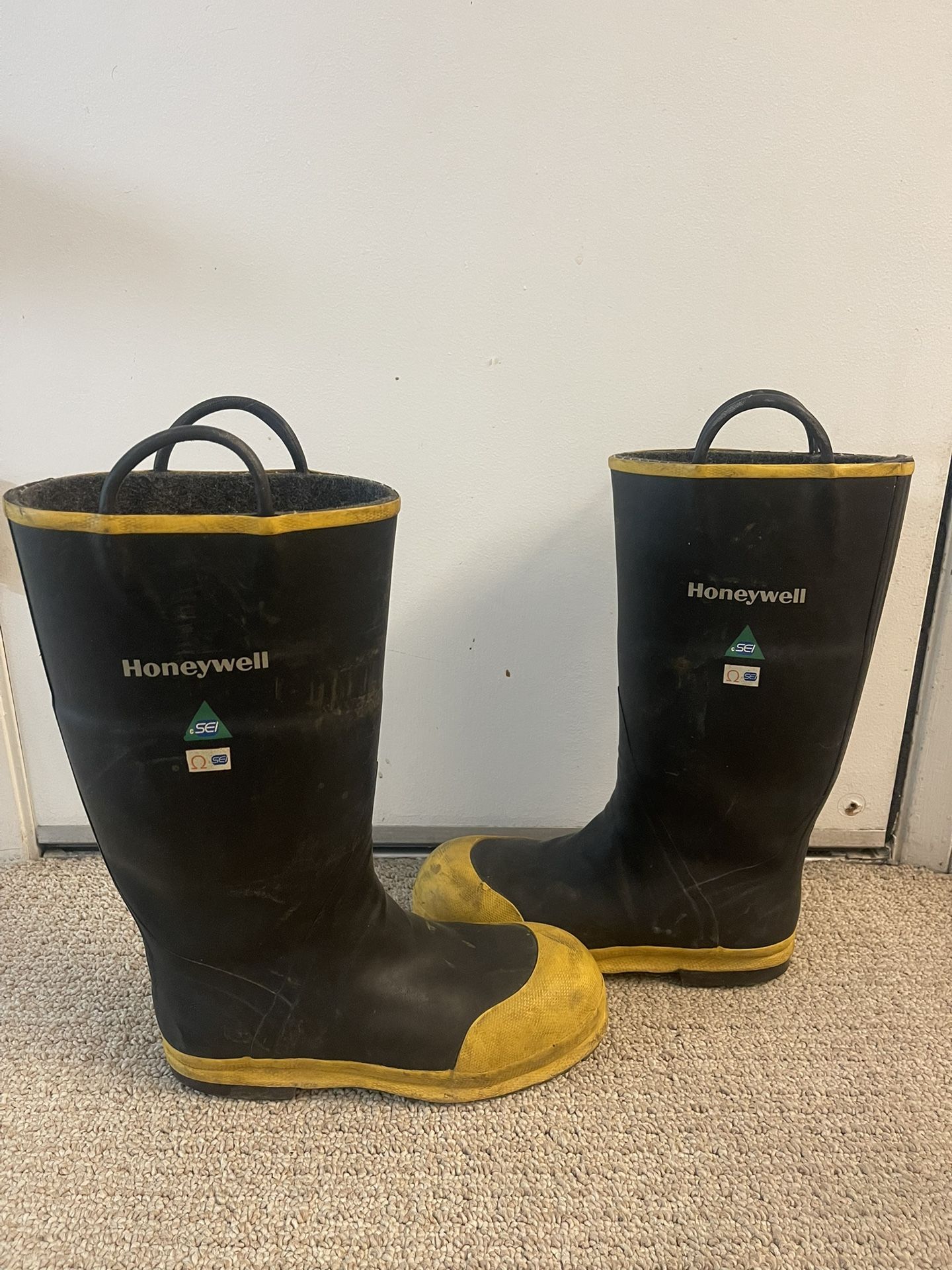New Honeywell Ranger 1600 Size 10 Medium. Insulated Firefighter Men's Boot