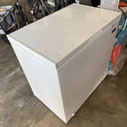 Magic chef freezer 7 cubic feet capacity