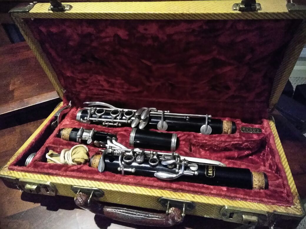 Vintage Bundy clarinet missing bell
