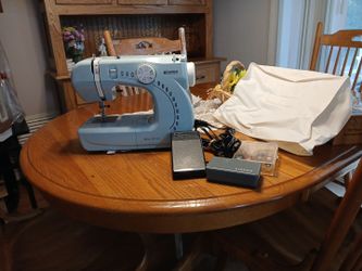 Sewing Machine Kenmore Like New