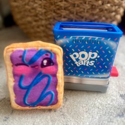 Cookeez Makery Pop-Tarts Toasty Treatz Toaster with Scented Plush