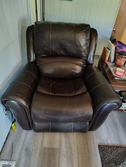 Dark Brown Automatic Recliner Chair.
