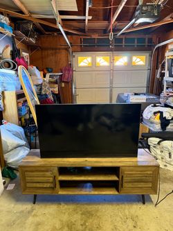 Samsung Smart TV w Remote Control