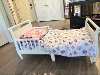 Toddler bed