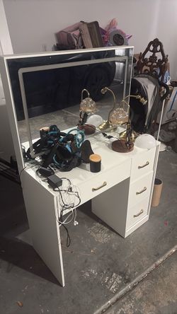 Makeup vanity