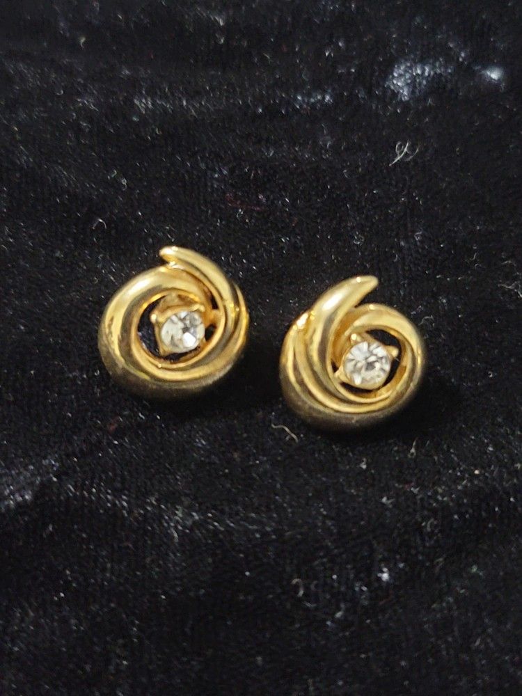 Vtg Gold Tone Earrings