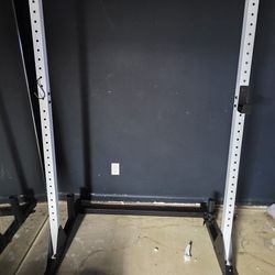 Cap Squat Rack