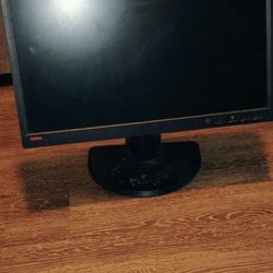 24 Inch Lenovo Swivel/Adjustable Height Monitor 