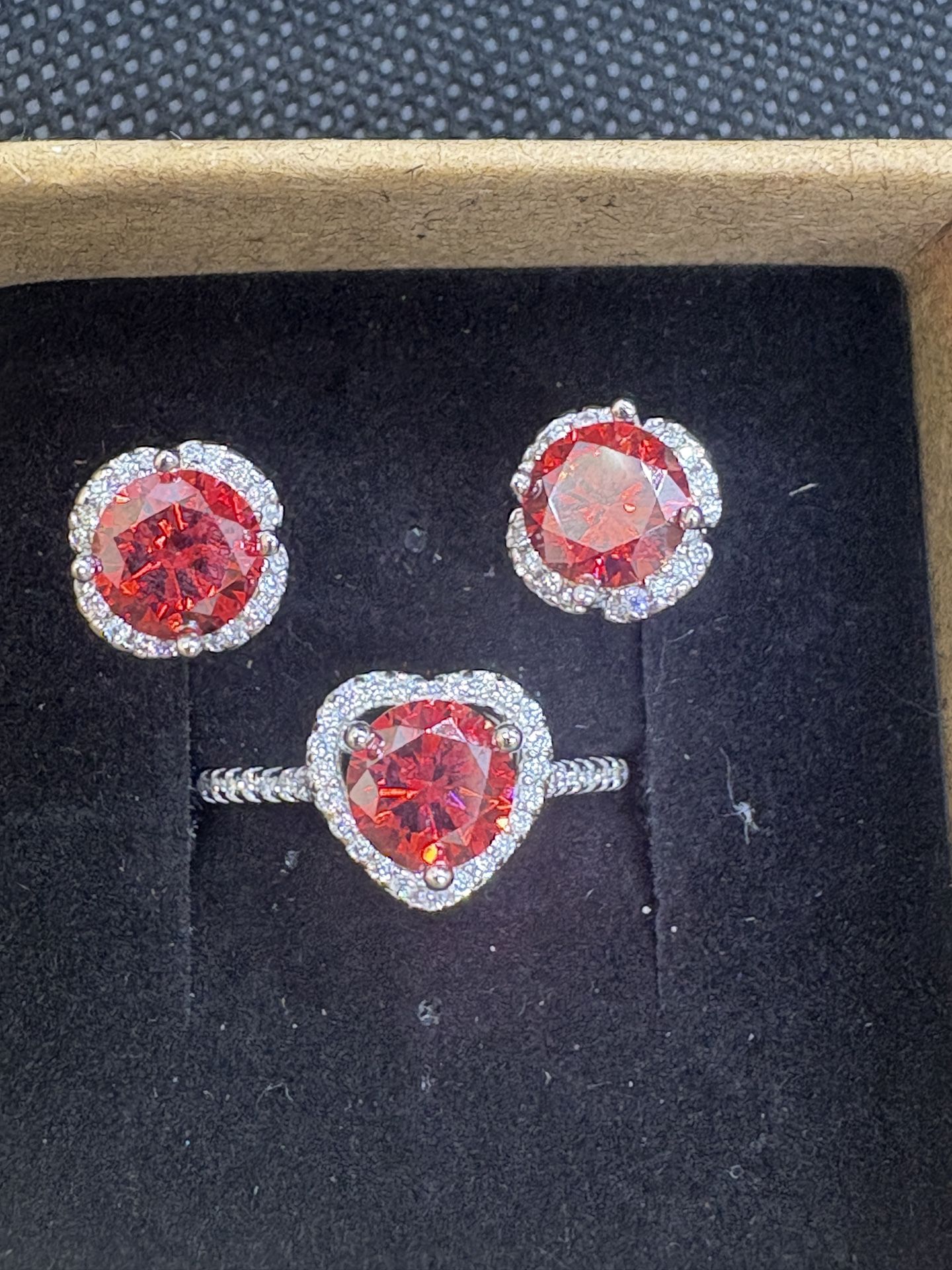 Garnet Colored Moissanite. Sterling silver 925. Size