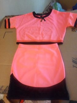 SKIRT & BLOUSE WOMEN SIZE SMALL BRAND NEW