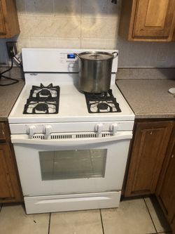 Gas stove 225$brand new yes this is the new stove with big nobbs ..