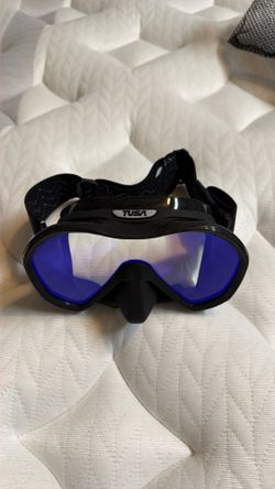 Brand new Cressi dive mask. Box and papers!