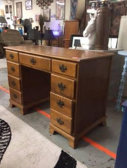 Rolling Kitchen Island For sale 🍽️
