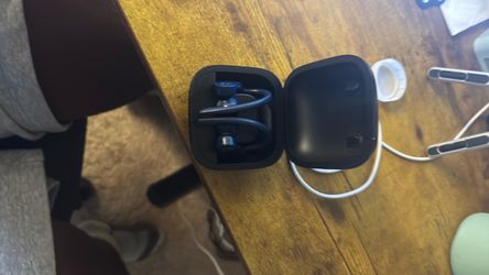 Powerbeats pro with usb-c lightning