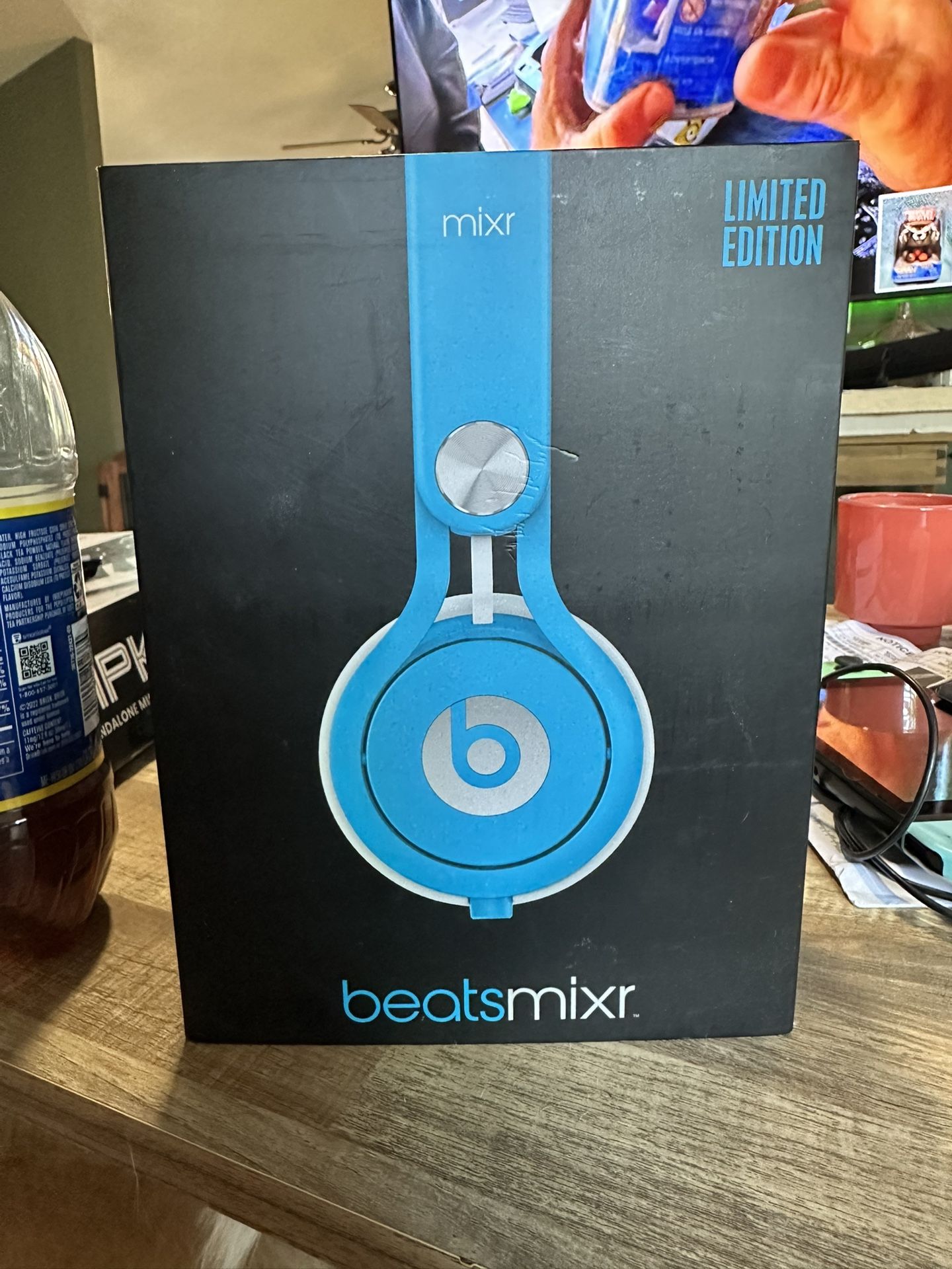 Beats Mixr Mixer Headphones Neon blue & white David Guetta Edition Rare