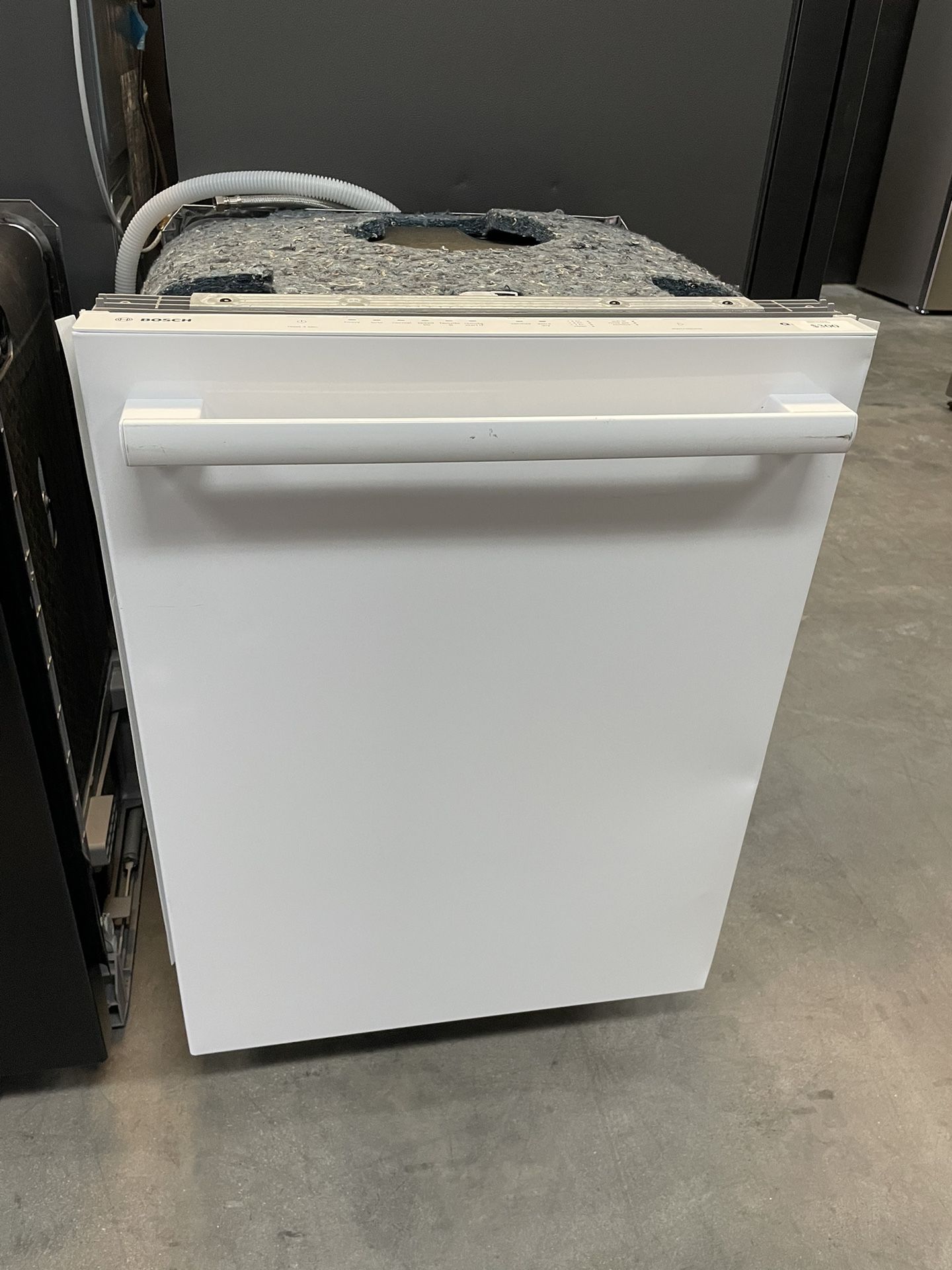 Bosch 100 Series Dishwasher In White