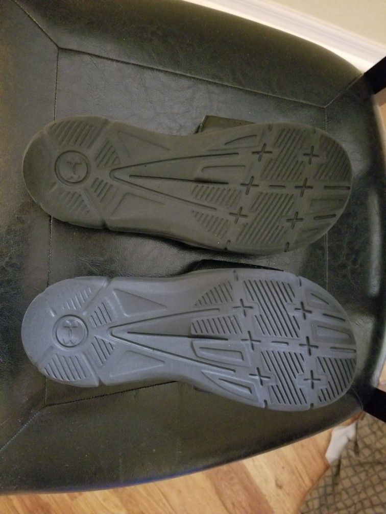 Under Armour Youth Size 6 Shoe