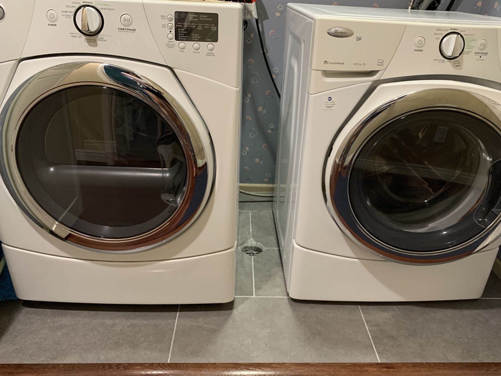 Whirlpool front load duet washer and gas dryer set