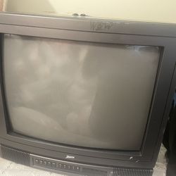 Zenith 20” Color TV With Remote 