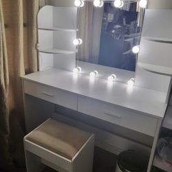 SMALL VANITY FOR GIRLS