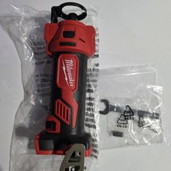 Milwaukee M18 Cut Out Tool 