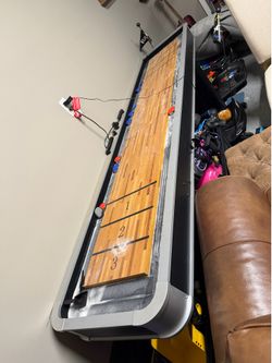 Shuffle board