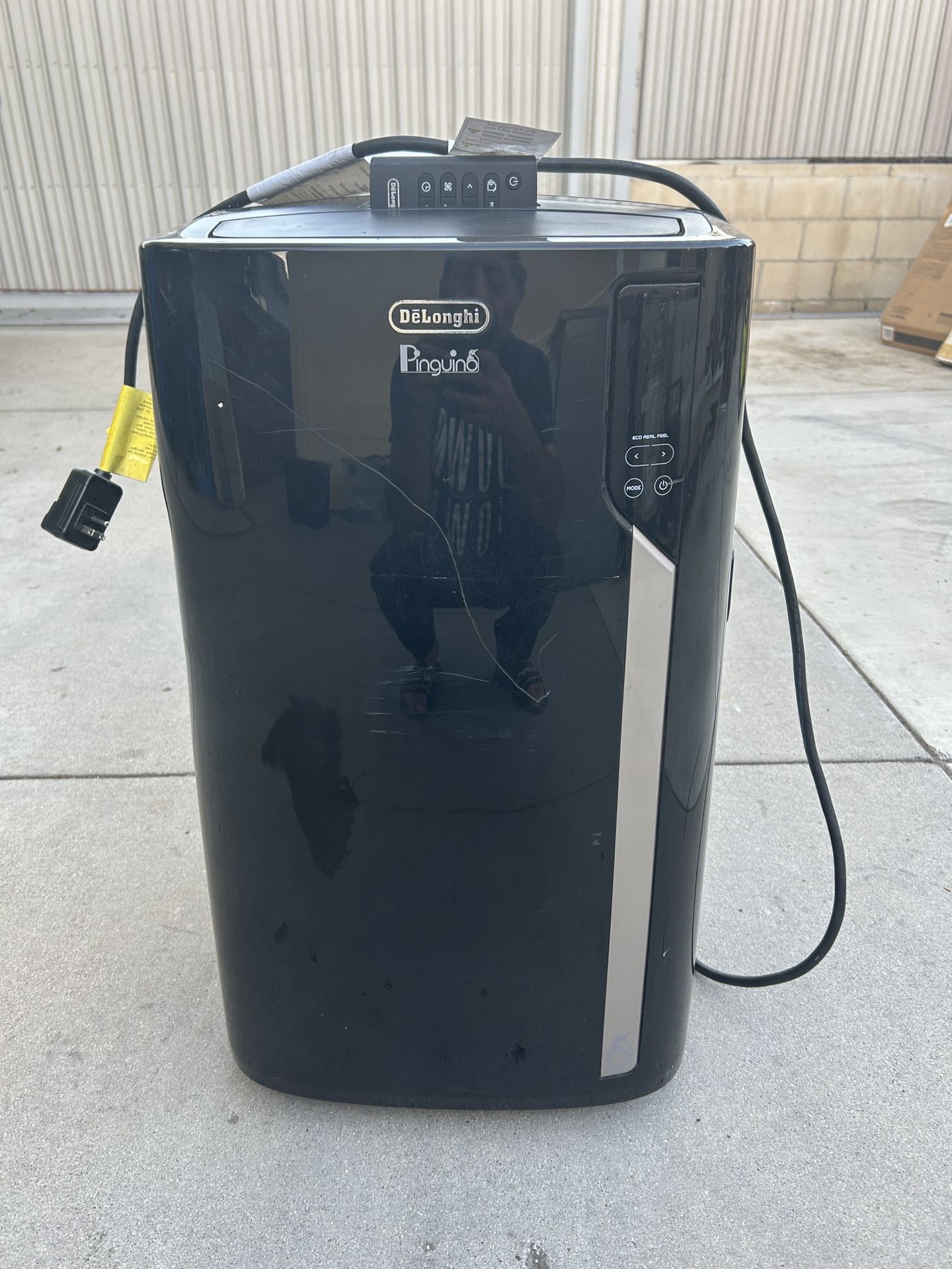 Delonghi pinguino heater and air conditioner Black