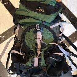 GREGORY REALITY Size S Backpack Green Camping Traveler Hiking Internal Frame Blk