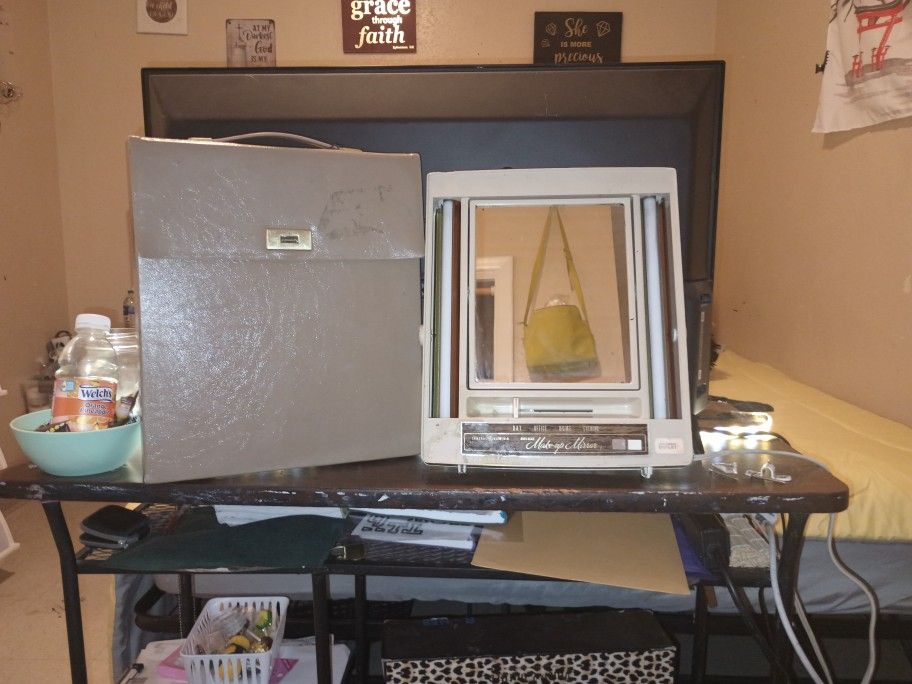 Vintage General electric Mirror W/Case