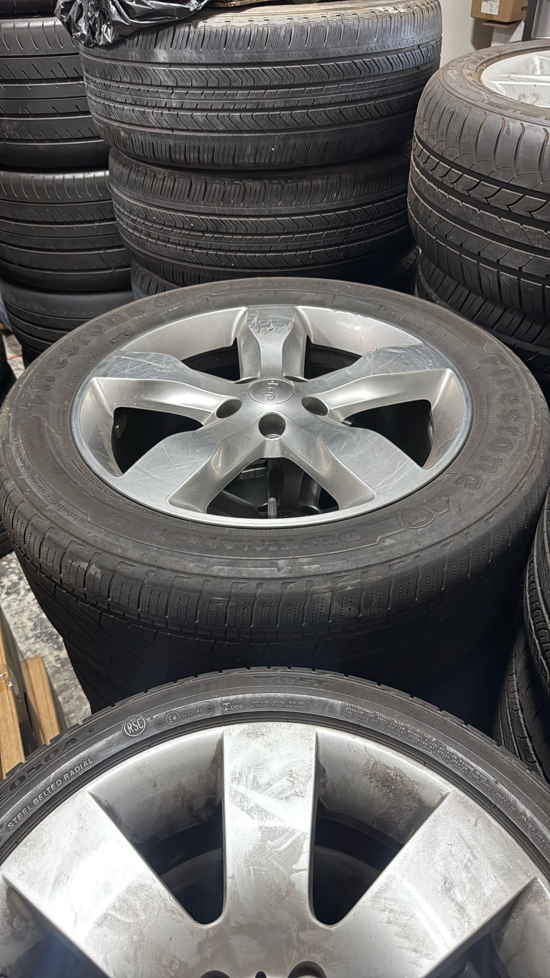 Set of 4 Jeep Grand Cherokee Wheels 20x8 With 265/50/20 Tires