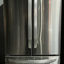 LG Standard-Depth 21.8-cu ft 3 -Door 30-in Wide with Ice Maker ( Stainless Steel )